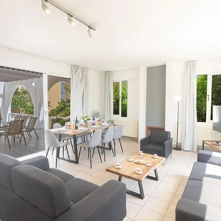 Ferienhaus Moderne Ferienvilla Fuer 11 Personen Paralimni