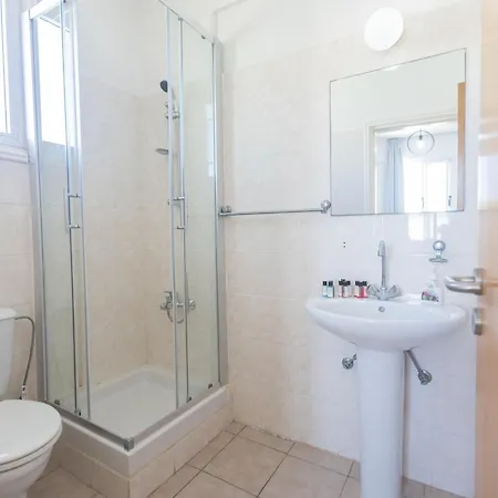 Moderne Ferienvilla Fuer 11 Personen Ferienhaus Paralimni