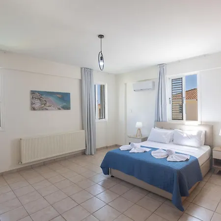 Ferienhaus Moderne Ferienvilla Fuer 11 Personen Paralimni