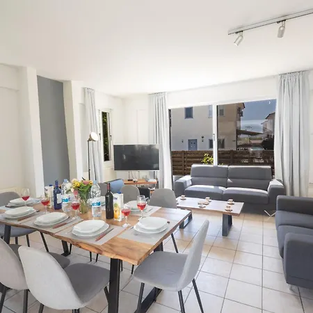Moderne Ferienvilla Fuer 11 Personen Paralimni