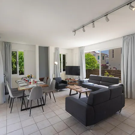 Moderne Ferienvilla Fuer 11 Personen *