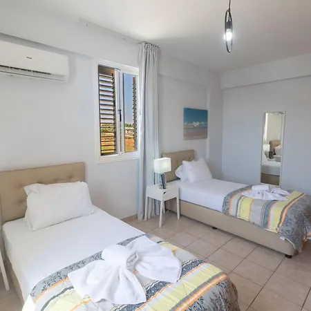 Moderne Ferienvilla Fuer 11 Personen Paralimni